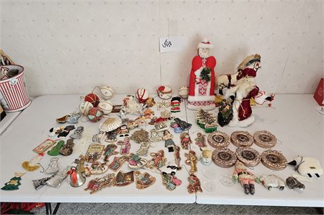 Mixed Christmas Lot: Ornaments / Santa's & More