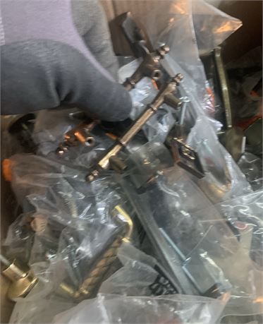 Brass & Metal Cabinet Hardware - Drawer Pulls, Cabinet Knobs, Hinges