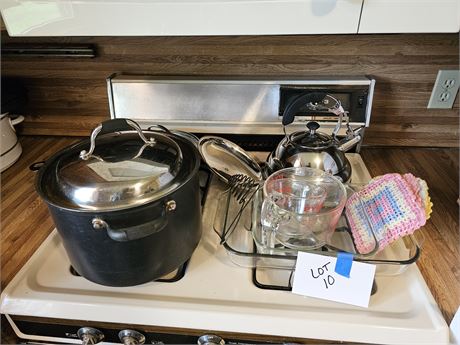 Mixed Kitchenware: Denmark Pan / Teapot / Pyrex & More