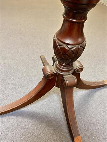 Duncan Phyfe-Style Victorian Carved Mahogany Wood Claw Foot Pedestal Table Legs