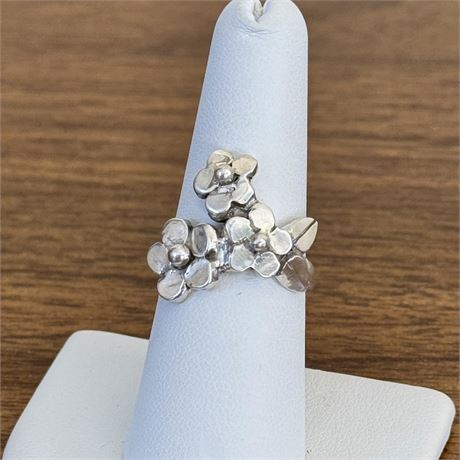 Pretty Sterling Silver Triple Flower Ring - Size 7.5