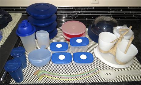 Assorted Tupperware