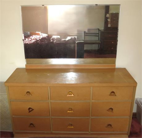 Dresser With Mirror