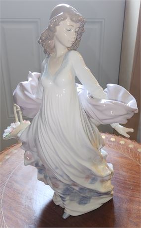 Lladro "Spring Splendor" Figurine