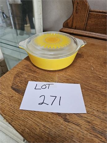 Pyrex Daisy Casserole Lidded Dish #17