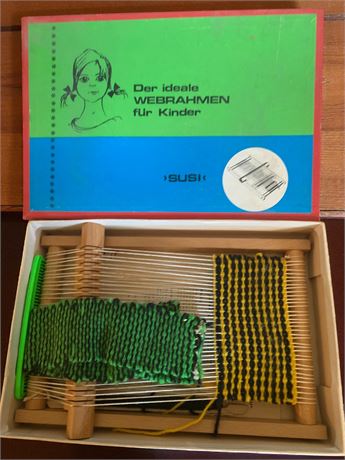 Vintage Susi Childrens Weaving Loom Marketed in German