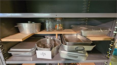 Mixed Kitchen Lot: Cake Pans, Bunt Pans & More