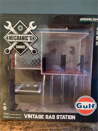 Greenlight Collectibles Mechanics Corner Vintage Gulf Oil Gas Station Diorama