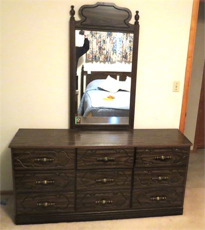 Dresser With Mirror