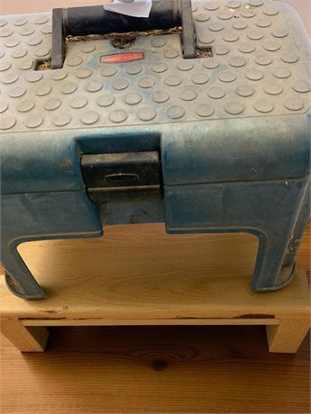 Rubbermaid Step Stool Toolbox Storage Container W/Handle