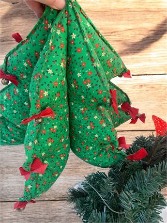 Vintage Handmade 3D Stuffed Fabric Christmas Tree Plush W/Red Ribbons & Wreath