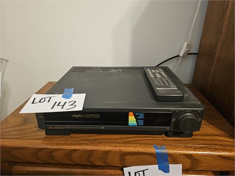 Hitachi F372 VCR with Remote