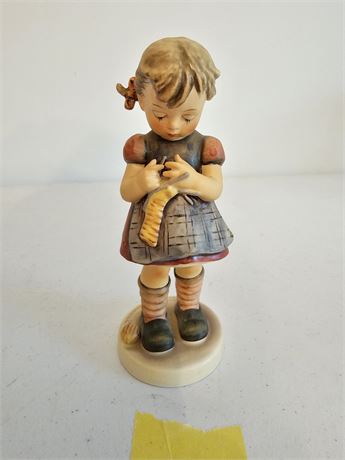 Hummel Goebel 1963 Stitch in Time Figurine