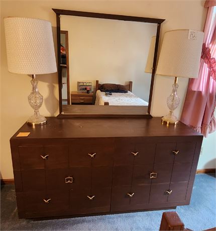 Dresser W/Mirror