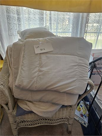 Mixed Quilt Lot - Queen Size - Patterns & Makers Vary