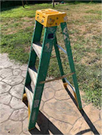 Werner Fiberglass Step Ladder 4 Foot Tall