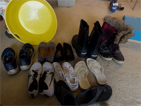 Mens size 10 and womens size 8 lot of misc shoes and bucket