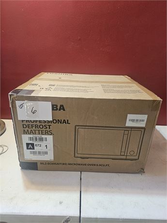 Toshiba Professional Microwave 9cu Ft