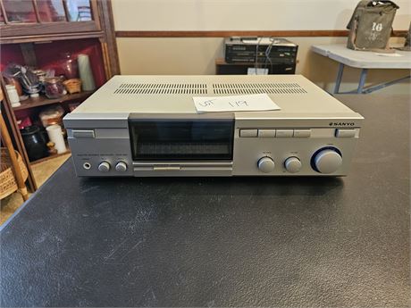 Sanyo AM/FM Receiver Model : DCR100