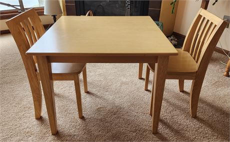 Child's table, 2 chairs