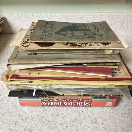 Vintage Mixed Lot of Recipe Booklets & Cookbooks (2)