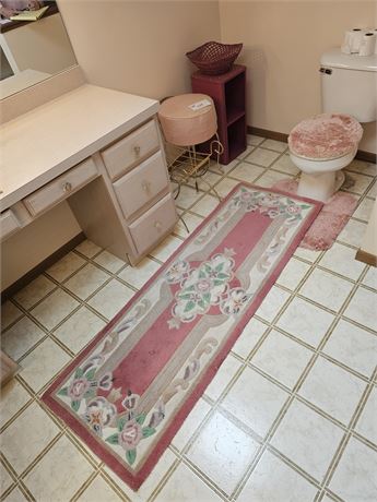 Mixed Bathroom Accessories : Pink Rug / Wicker Shelf / Vanity Stool & More