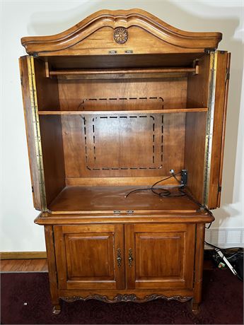 Vineyard Furniture Large Entertainment Center/ Wardrobe