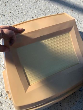 Plastic Trash Can Lid Lot