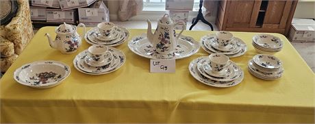 Wedgewood "Williamsburg Potpourri" Vibrant Floral & Bird Design In Multi-Colors