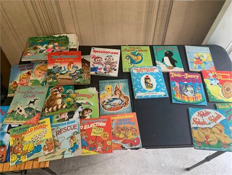 Large Lot Of Kid's Books Berenstain Bears Raggedy Ann Little Penguin