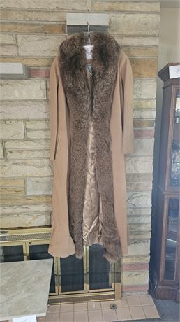 Vintage Marvin Richards Size 10 Lambswool Coat With Fur Collar