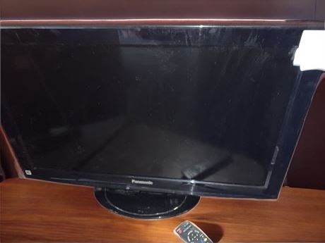 Panasonic 32" LCS TV With Remote Model TC-L-32X1