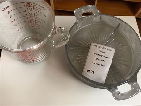 Vintage Pyrex Glass Mesuring Cup and Clear Glass Trinket or Serving Dish
