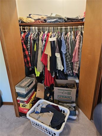 Large Men's Clothing Cleanout- Shirts, Jackets, Pants, Belts & Much More Sizes V
