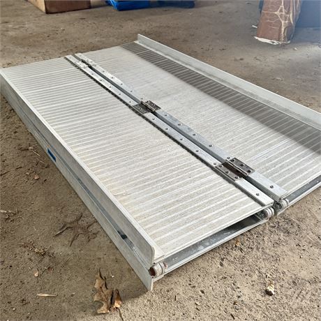 600 lb Capacity Aluminum Folding Ramp