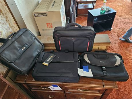 Mixed Lot of Laptop Bags / Cases