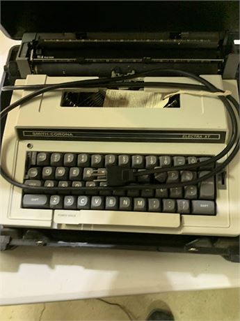 Vintage Smith Corona Electra XT Portable Electric Typewriter With Hard Case