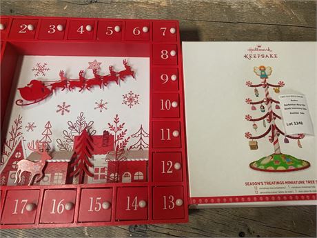 Hallmark Keepsake Season's Treatings Mini Tree Decoration With 12 Ornaments