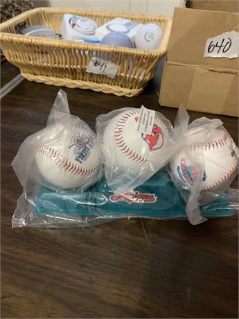 1994 Cleveland Indians Mcdonald's Promotional Baseballs and Stand