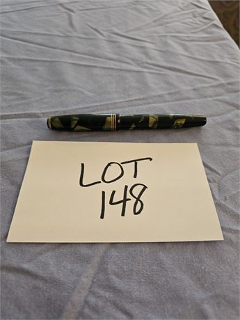 Parker Deluxe Challenger Fountain Pen – Marble Celluloid Body with Tapered Clip