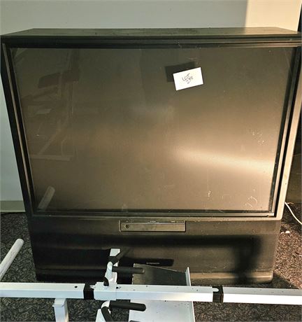 Pioneer SD-P6085 Color TV 62"