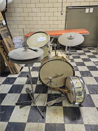 Deville Drum Set