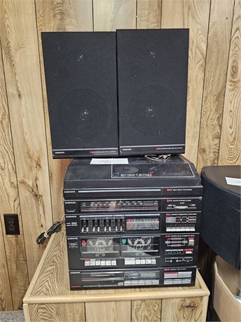 Magnavox Integrated Stereo System with Speakers