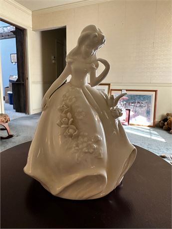 Porcelain Musical Figurine