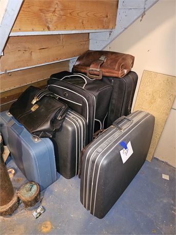 Mixed Suitcase Lot:Samsonite / Hard & Soft Cover Luggage