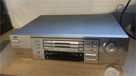 JVC XV-M567GD 3-Disc Triple Tray DVD / CD Player