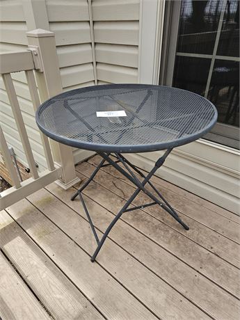 Black Metal Mesh Round Outdoor Table