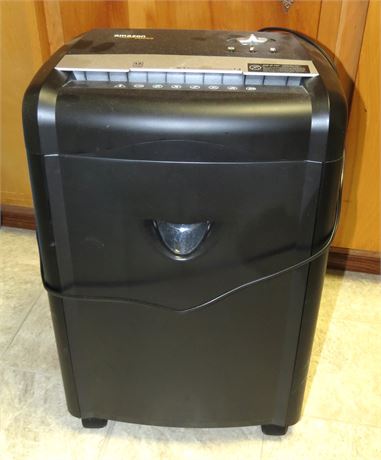 Amazon Basics Paper Shredder