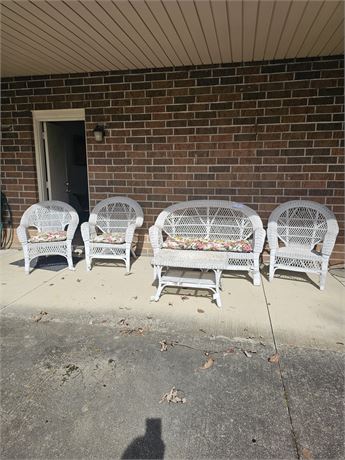 5 Piece White Wicker Outdoor Set