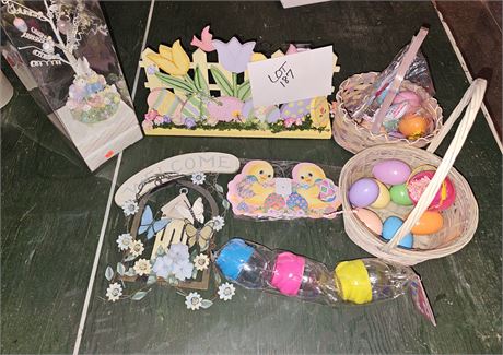 Mixed Easter Lot: Tree, Baskets, Eggs, & More